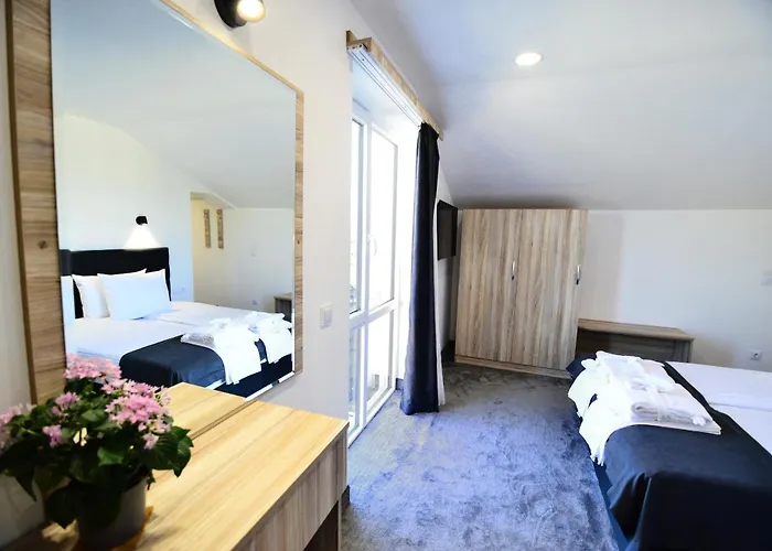 Hit Hot House بيت ضيافة ساندانسكي