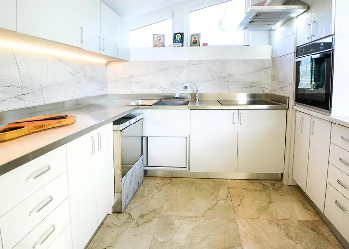 Hit Hot House ساندانسكي