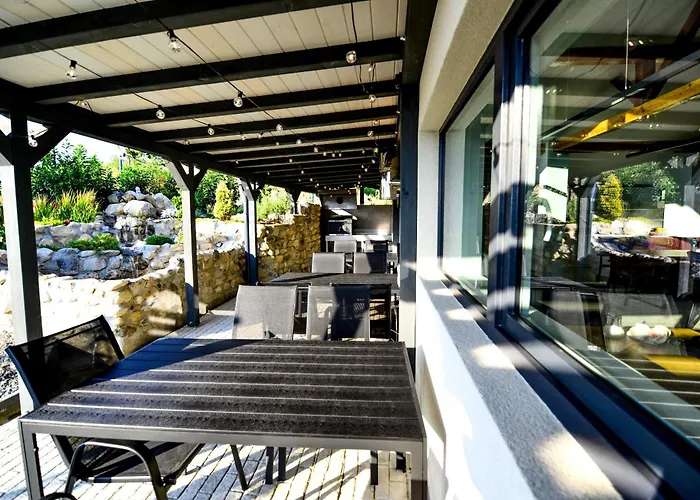 Hit Hot House بيت ضيافة ساندانسكي