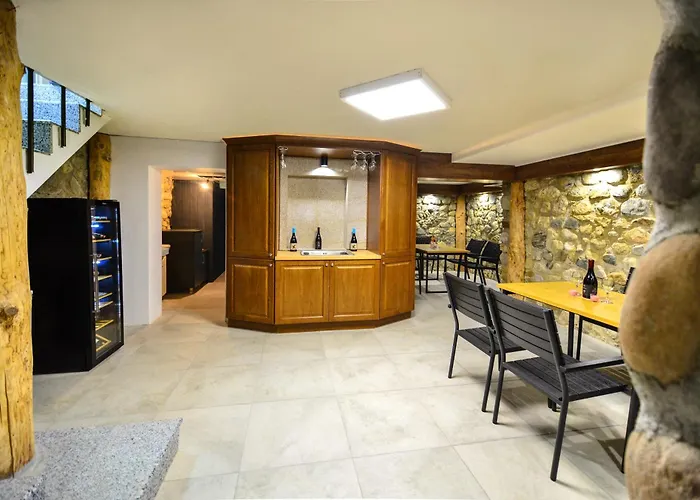 Hit Hot House بيت ضيافة ساندانسكي